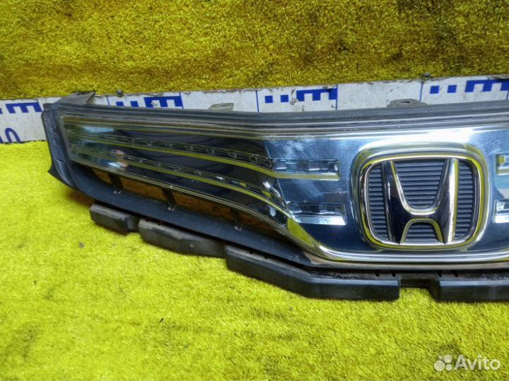 Решетка радиатора передняя Honda Fit Shuttle