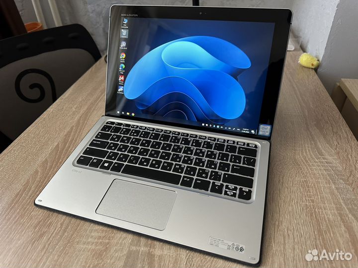 IPS. Core m5. 8GB. SSD. LTE