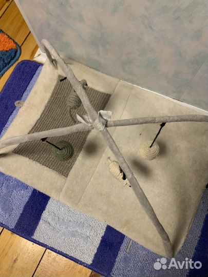 Коврик с дугами и игрушками для котят и кошек