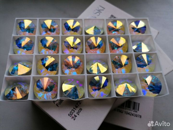 Стразы, пуговки большие 