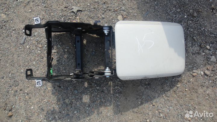 Подлокотник Ауди а5 8т 8k0864283