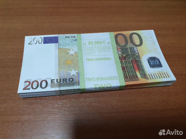 Купюры двести евро 1 пачка