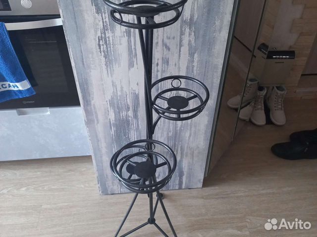 Подставка для цветов напольная металлическая