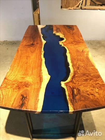 Стол-река из капового тополя