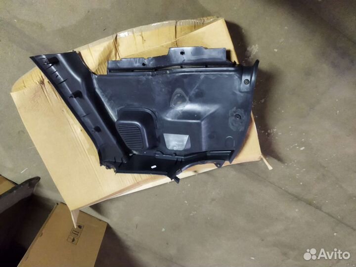 Обшивка багажника правая Opel Meriva A