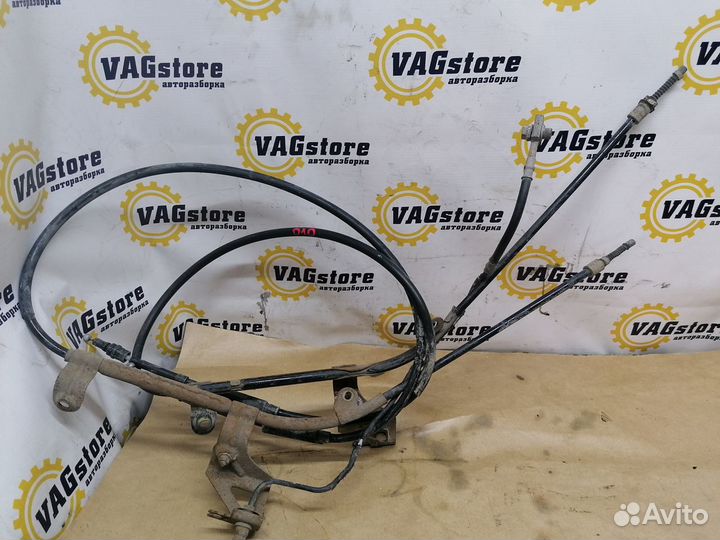 Трос стояночного тормоза Volkswagen Passat B5