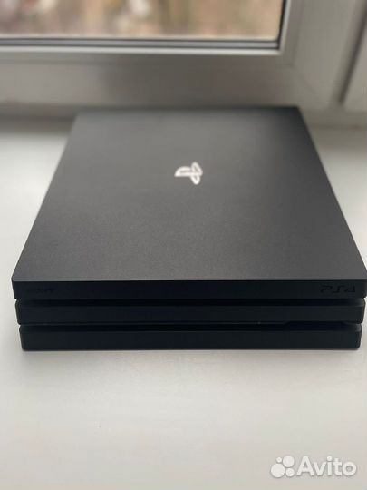 Sony playstation 4 pro 1tb + 2 джостика и 2 игры