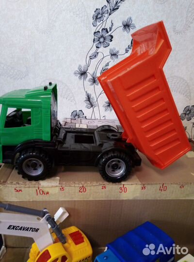 Игрушки машины пакетом