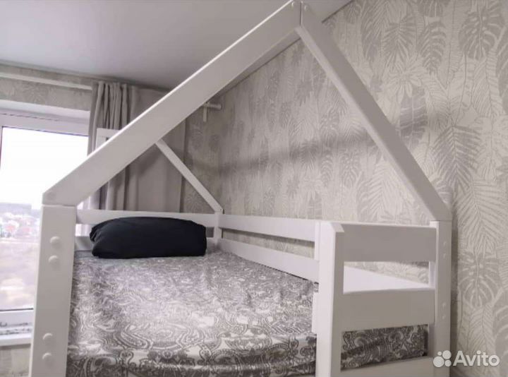 Двухъярусная кровать из массива
