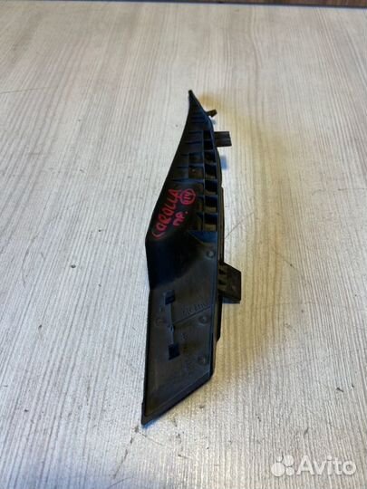 Молдинг лобового стекла правый Toyota Corolla 180