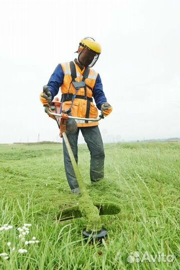 Покос травы триммером, уборка территорий