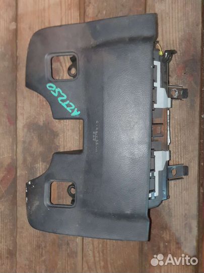 Подушка безопасности водителя Toyota Avensis