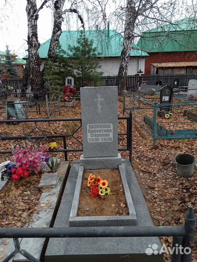 Памятники надгробные из серого гранита