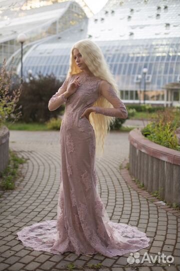 Платье со шлейфом вечернее