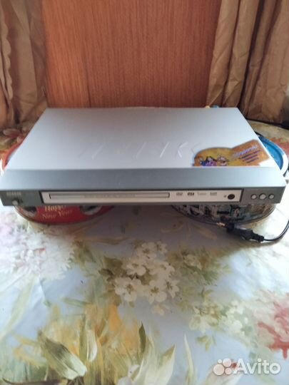 Два dvd-плеера плюс куча дисков