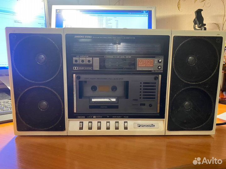 Кассетный магнитофон panasonic из 80х