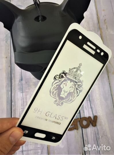 Защитное стекло на Samsung Galaxy J3 (2016)