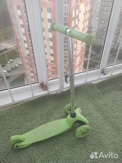 Самокат трехколесный