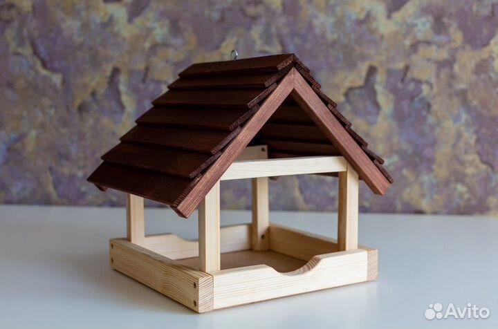 Кормушка для птиц и белок из дерева