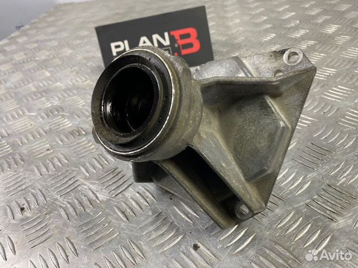 Кронштейн промежуточного вала Land Rover Range