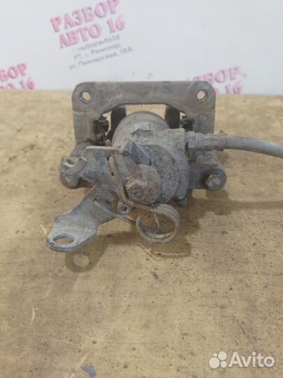 Задний левый суппорт Fiat Linea