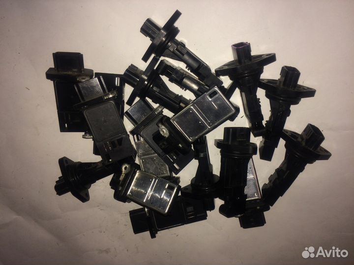 Датчик расхода воздуха Nissan