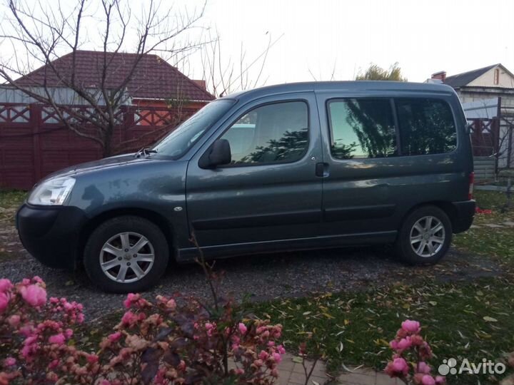 Грузоперевозки. Небольшой, легкий, маленький груз