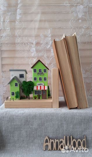 Книгодержатель
