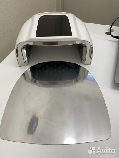 Лампа для маникюра гибридная