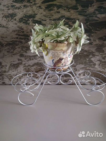Подставка под цветы металлическая