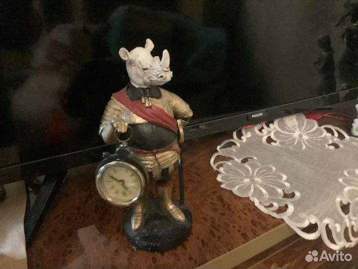 Заяц с часами много зверюшек балерина гвардеец лаг