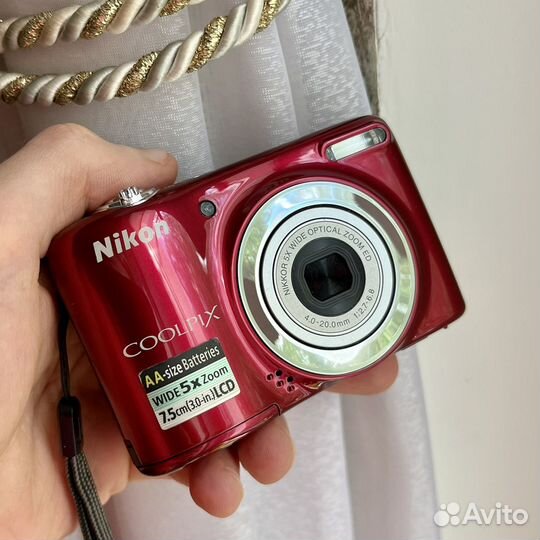 Компактная цифровая камера