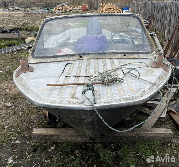 Лодочный мотор и лодка