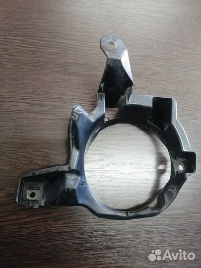 Кронштейн противотуманной фары левый Toyota Rav4