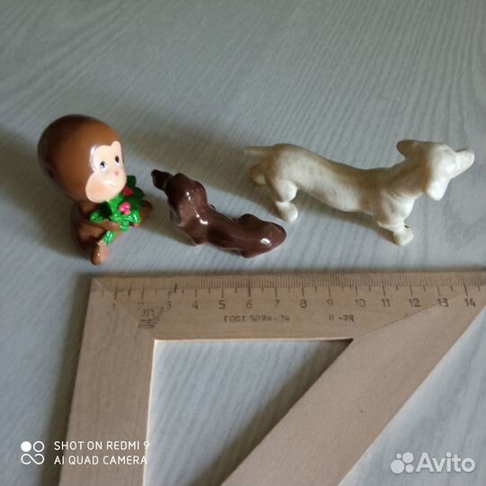 Фарфоровые статуэтки собачек, обезьянка