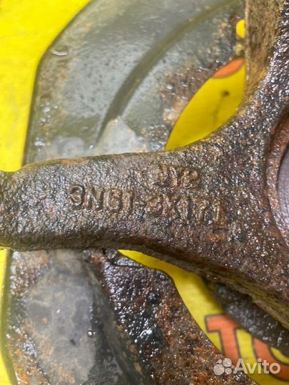 Поворотный кулак передний левый Mazda Mazda3 BK Z6