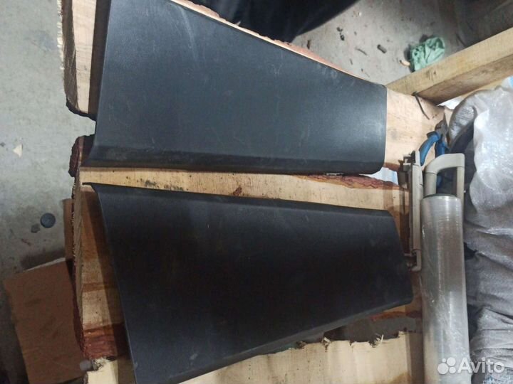 Обшивка стойки кузова Discovery 3