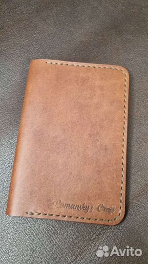 Кожаная обложка на паспорт ручной работы
