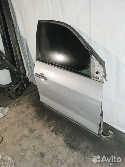 Acura MDX 1 2000-2006 дверь передняя правая