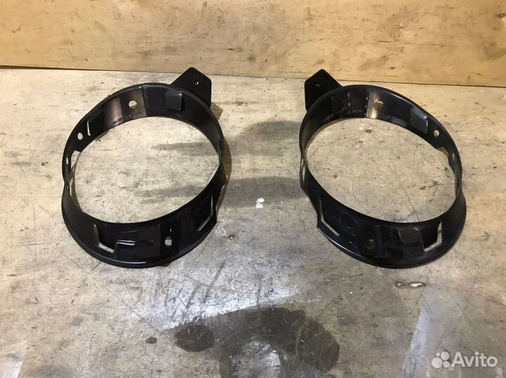 Кронштейн бампера лев. перед. Volkswagen New Beetl