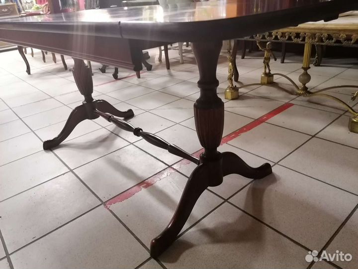 Столик журнальный, натуральное дерево, Италия