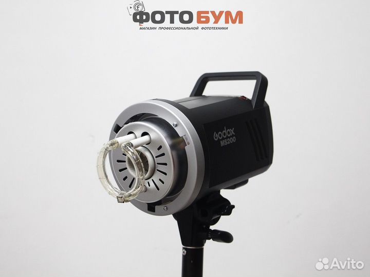 Осветитель импульсный Godox MS200