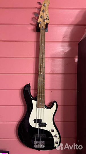 Бас гитара Cort