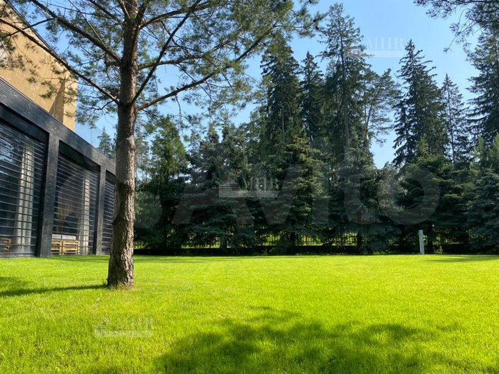 Дом 1150 м² на участке 26 сот.