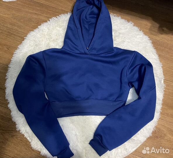 Укороченная толстовка