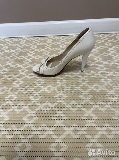 Туфли белые 38-39 размер