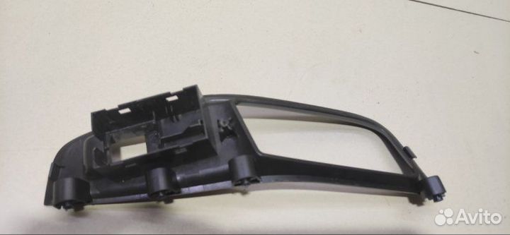 Накладка кнопки стеклоподъемника задняя правая