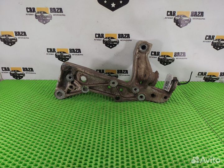 Кронштейн переднего рычага правый R