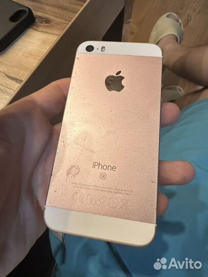 Телефон iPhone se и 6s