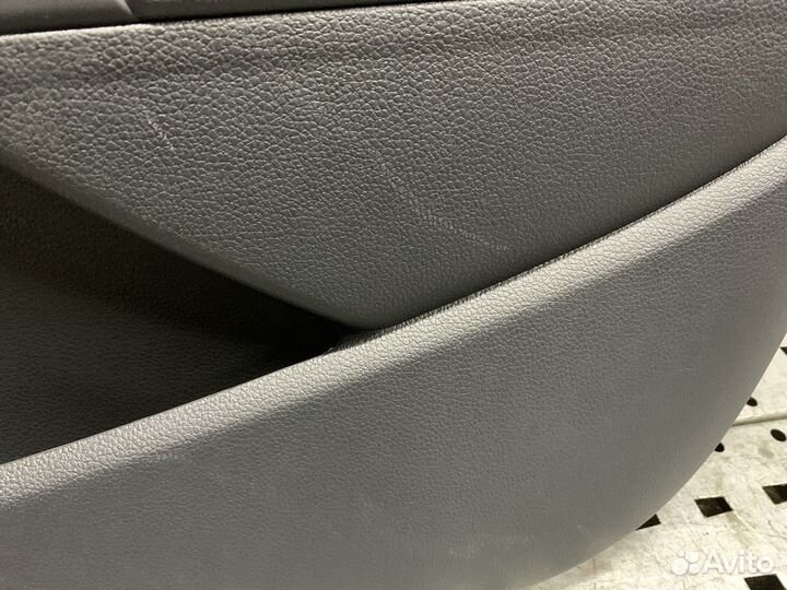 VW Polo Sedan Обшивка двери передней правой